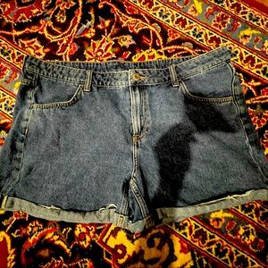 H&M Regular Waist Shorts - Size 16